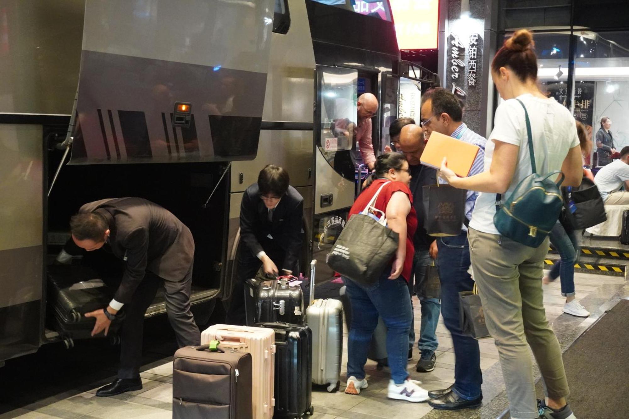 La Perle International Hotel - Free Shuttle Between Hotel And Exhibition Center During Canton Fair & Exhibitor Registration Counter Exteriér fotografie