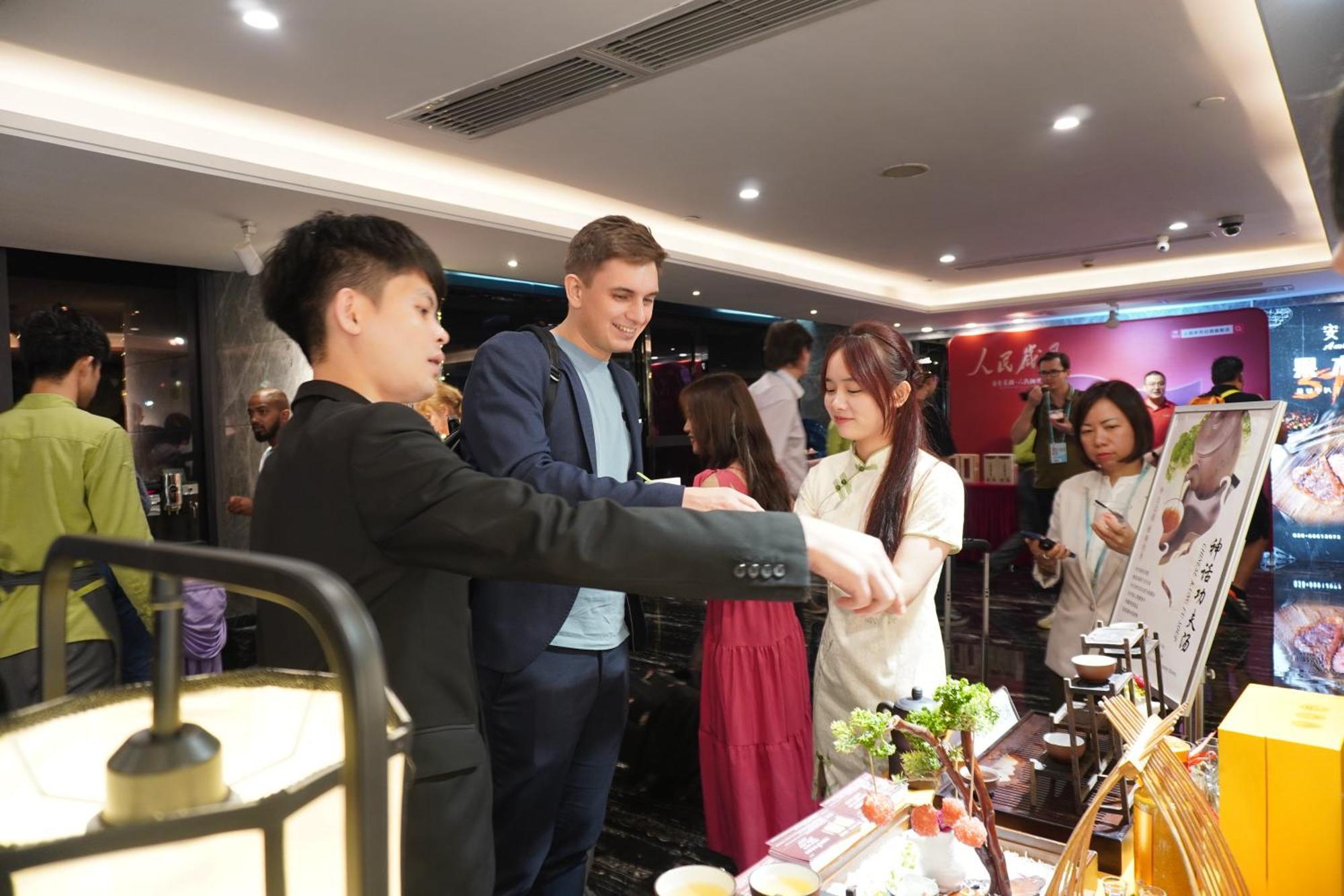 La Perle International Hotel - Free Shuttle Between Hotel And Exhibition Center During Canton Fair & Exhibitor Registration Counter Exteriér fotografie