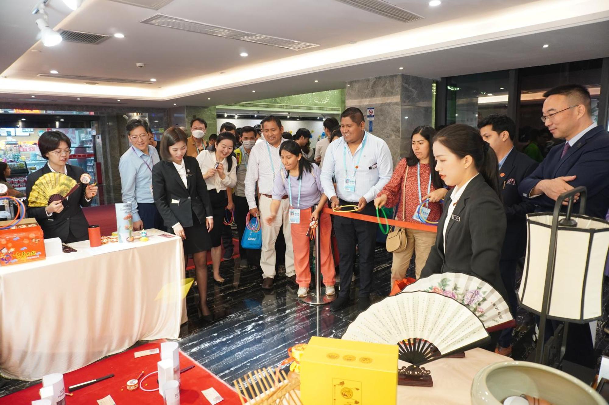 La Perle International Hotel - Free Shuttle Between Hotel And Exhibition Center During Canton Fair & Exhibitor Registration Counter Exteriér fotografie